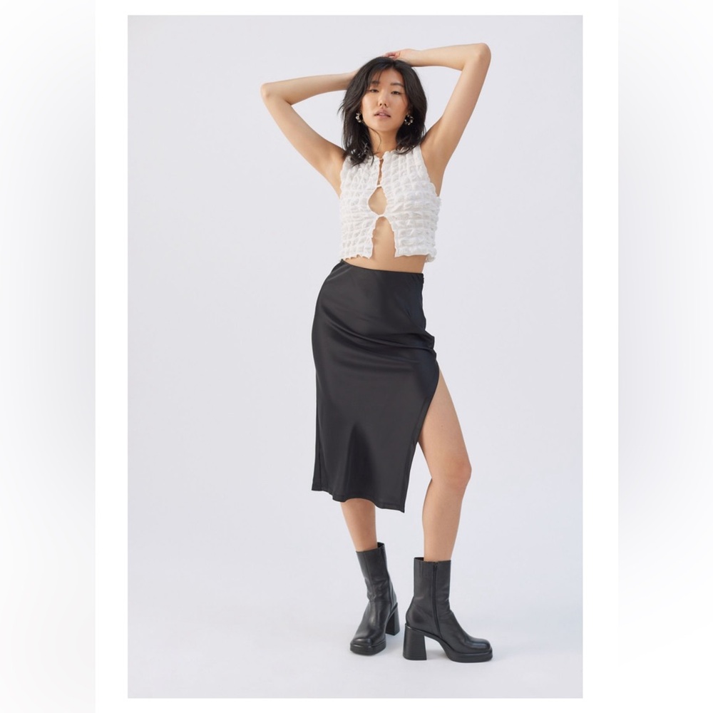 UO Edy Satin Slit Midi Skirt-Size L-Black